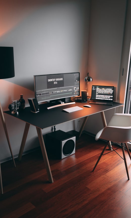 elegant-desk-setup-img-opt